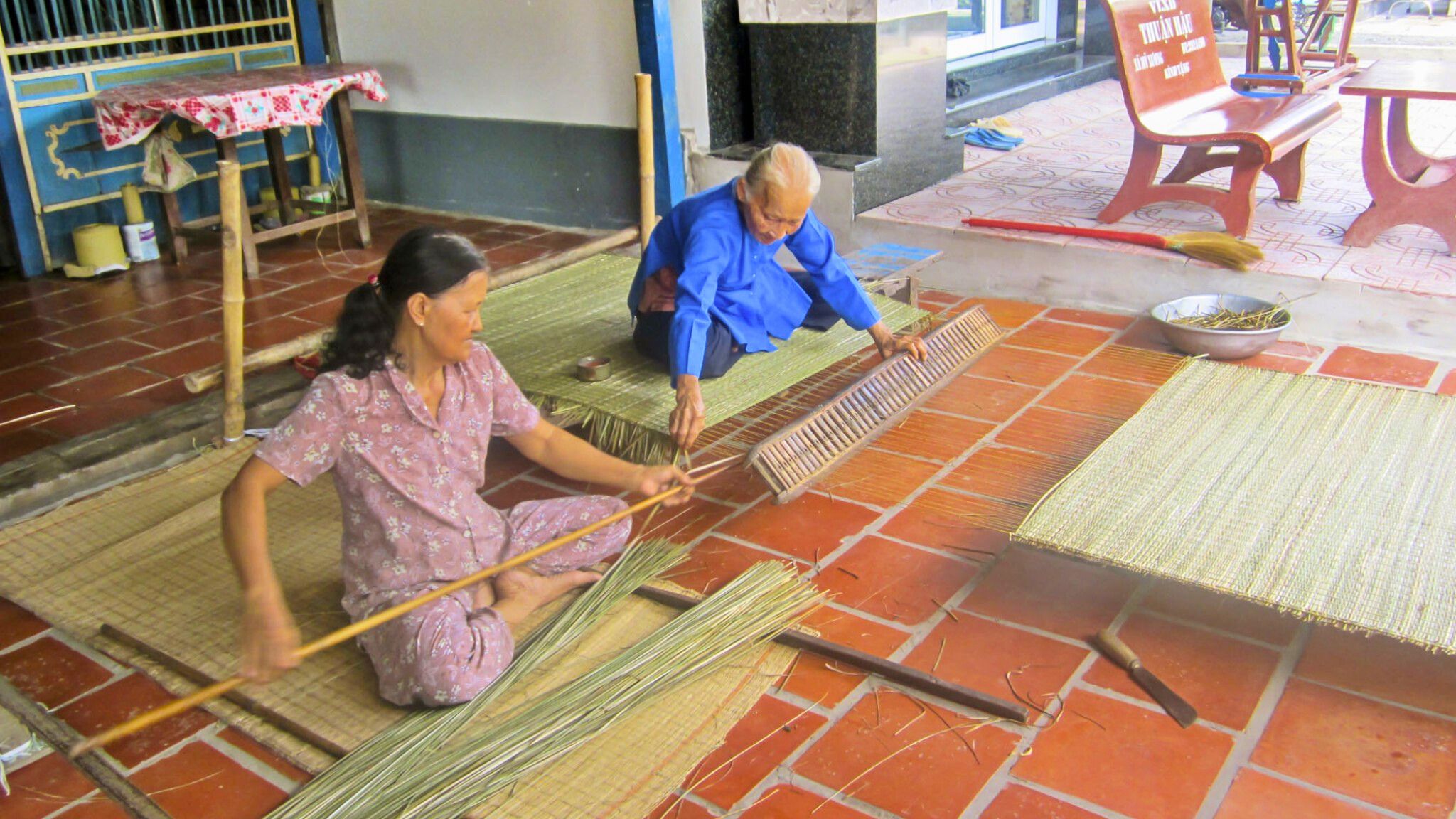 Day 2 Locals Show Their Mat Weaving Skill