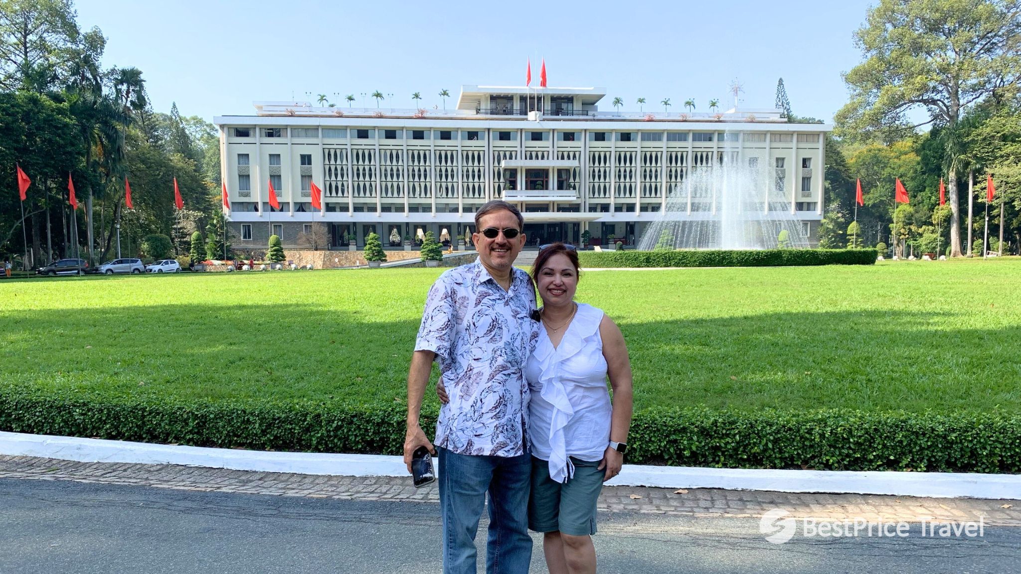 Day 11 Take Pictures In Front Of The Reunification Palace