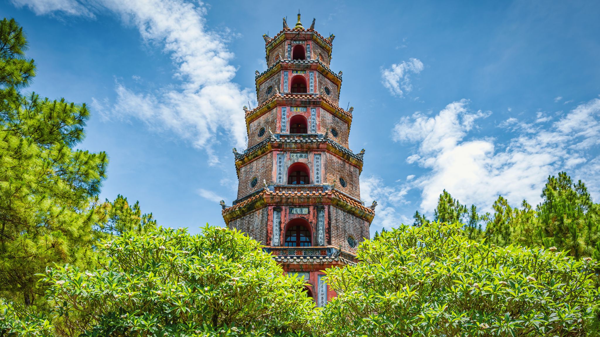 Day 11 Admire The Majestic Thien Mu Pagoda