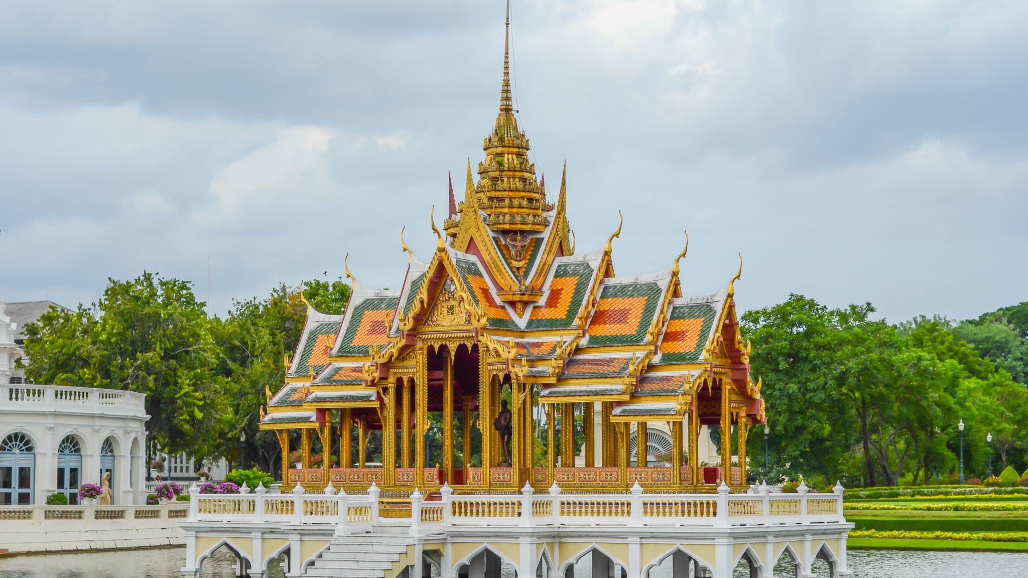 Day 3 Explore The Thai Buddhist Architecture Of Bang Pa In Palace