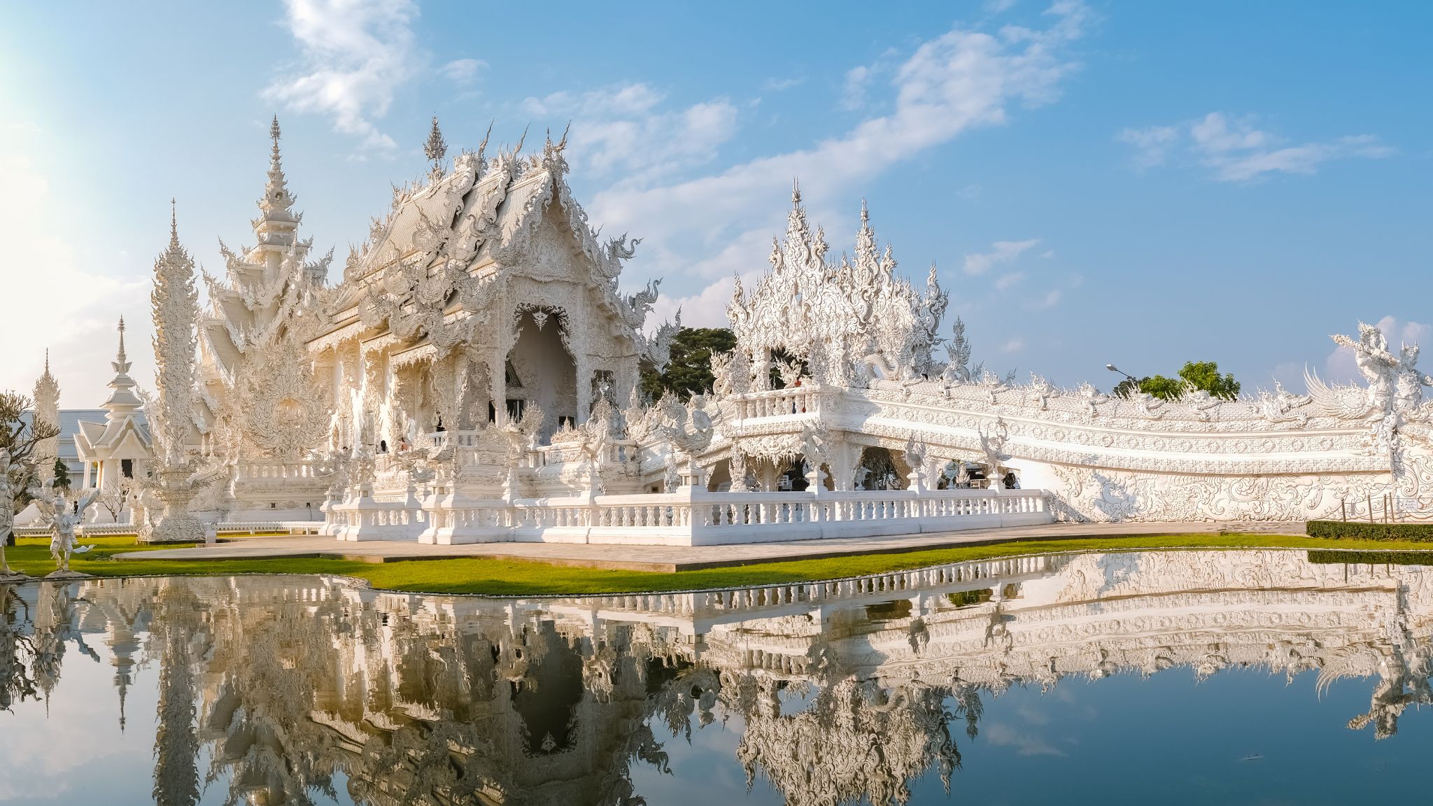 Day 7 Discover The Stunning Architecture Of Wat Rong Khun