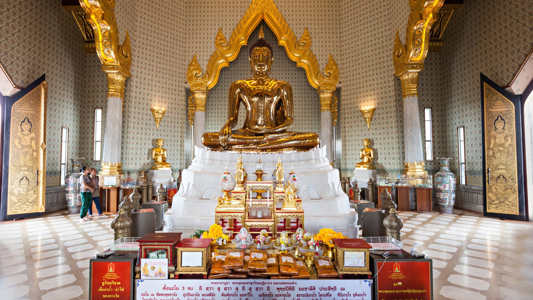 Day 2 Admire The Golden Buddha Statue Of Wat Traimit