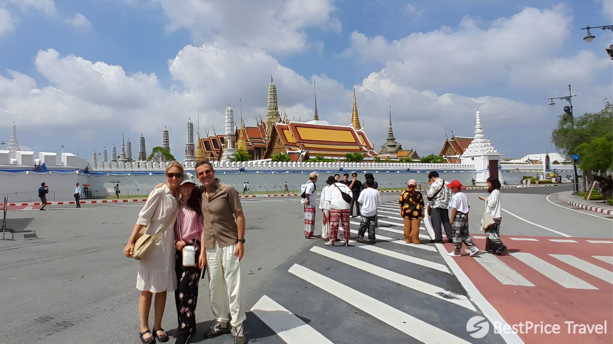 Day 3 Take Pictures With Your Family At The Grand Palace